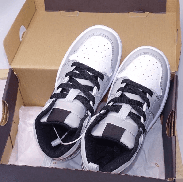 Des chaussures baskets - Photo 1