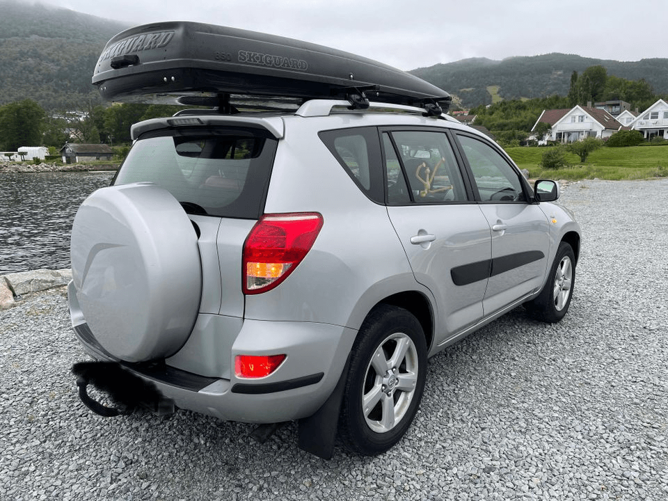 TOYOTA RAV4 très belle voiture - Photo 1