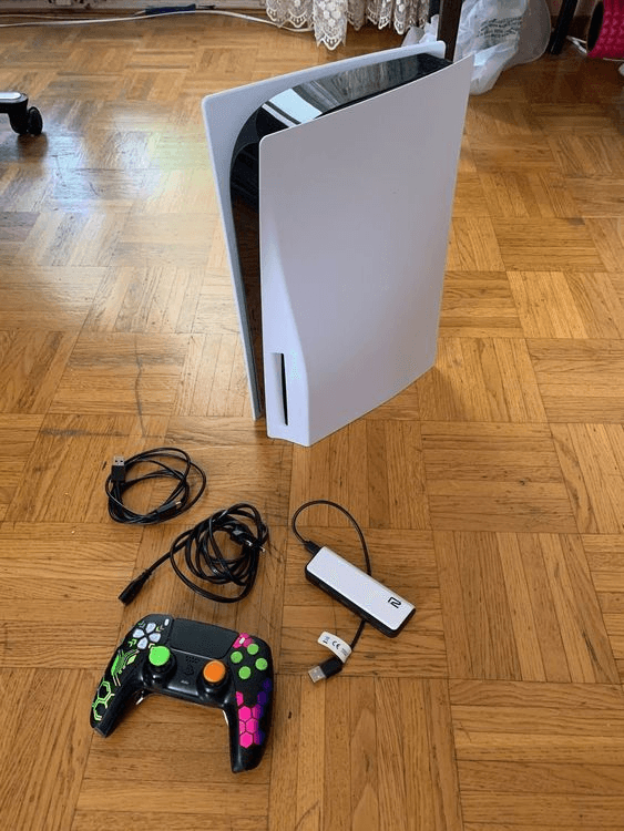 PLAYSTATION 5 - Photo 1