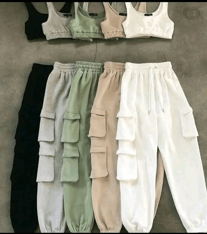 Des vêtements disponible - Photo 1