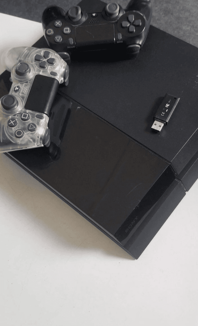 Console Playstation PS4 en très bon état