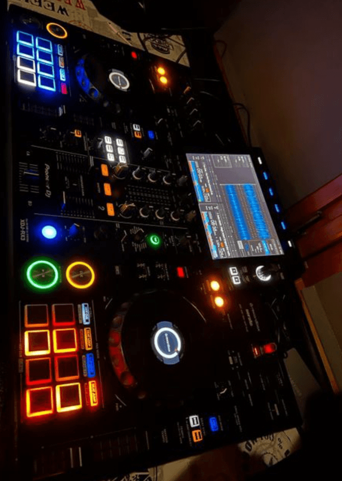 Pioneer DJ CDJ-3000 and DJM-900NXS2 - Photo 1