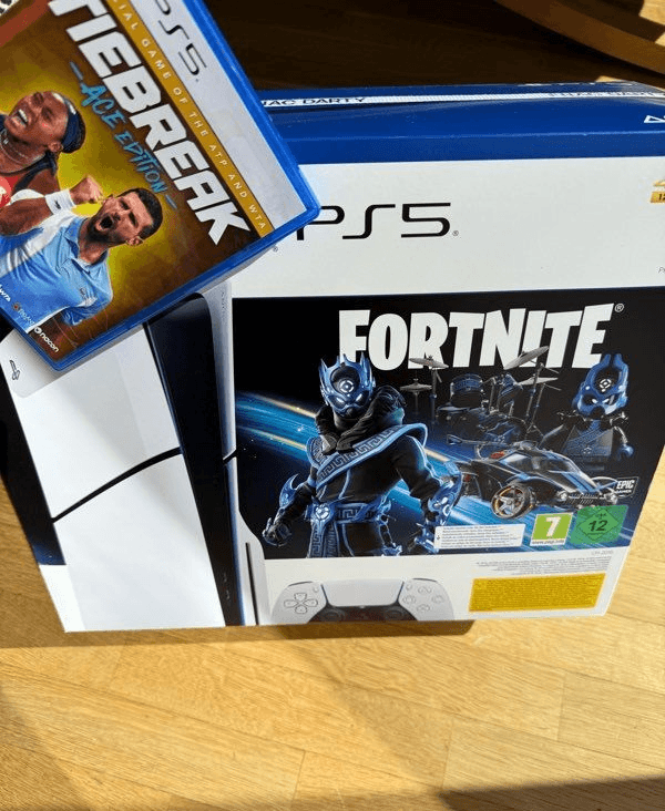 PS5 Slim avec Fortnite et Tiebreak - Photo 1