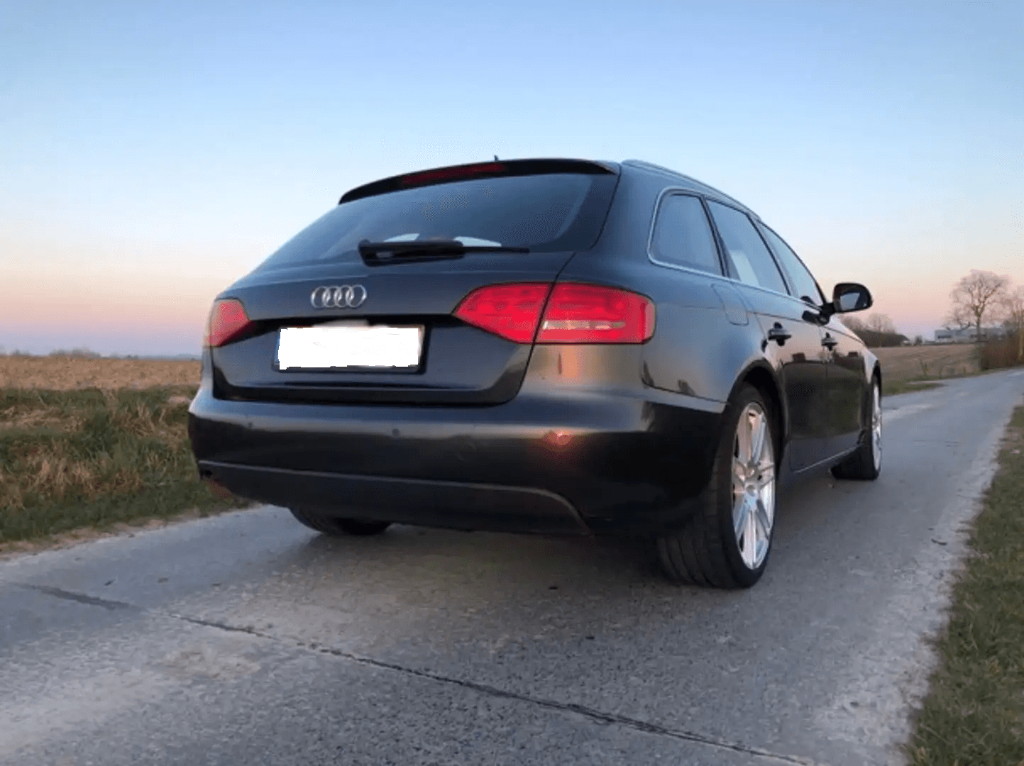 Audi A4 (2009) - Photo 1