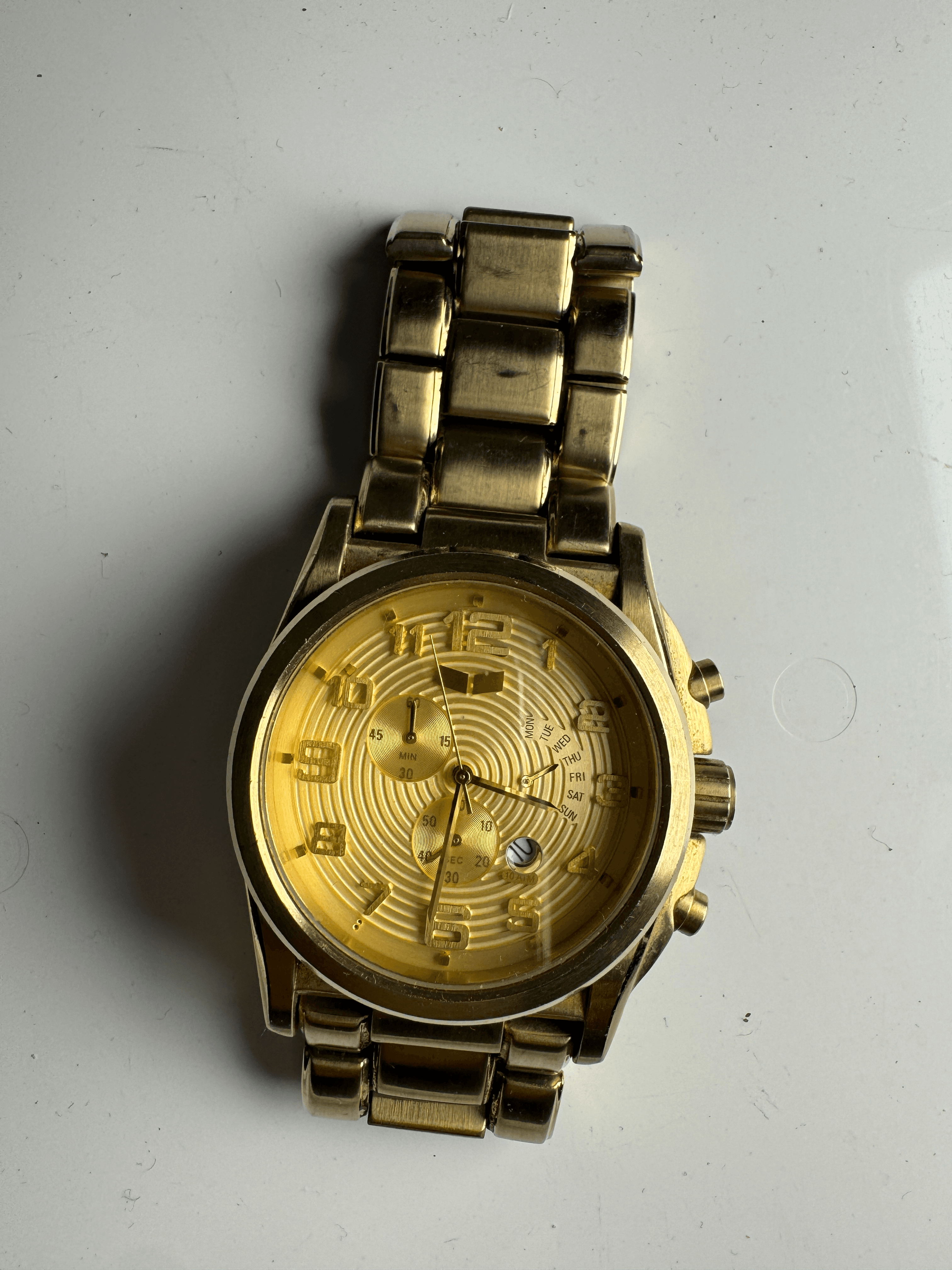 Montre femme élégante, bracelet raffiné - Photo 1