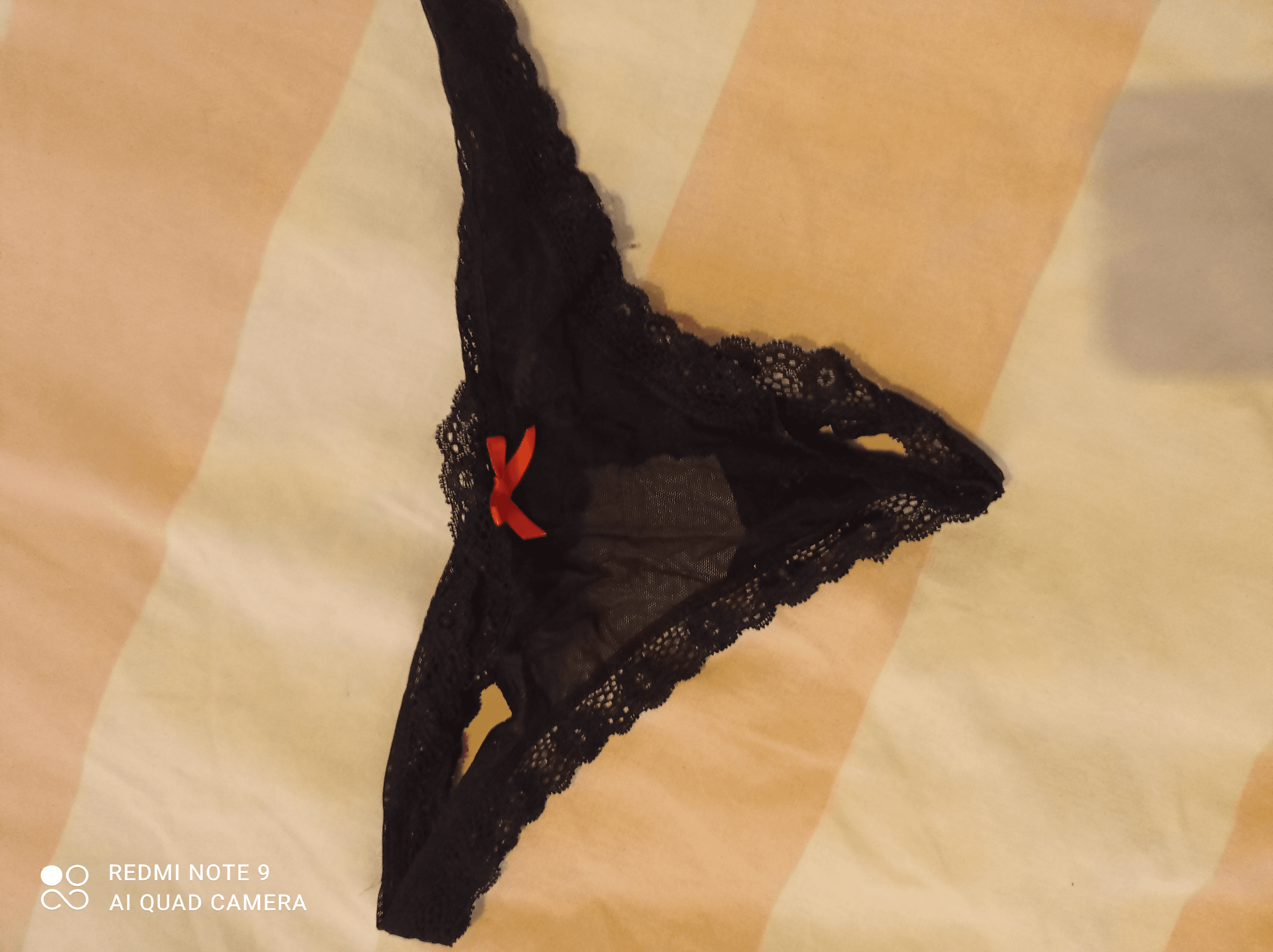 Vends string noir taille 38