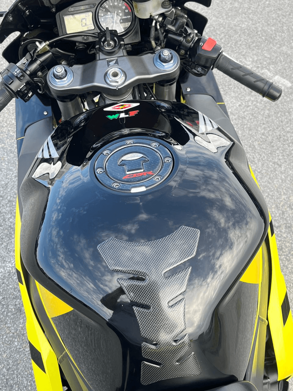 Honda CBR 954RR- Équipement; Centrale électrique - Photo 1
