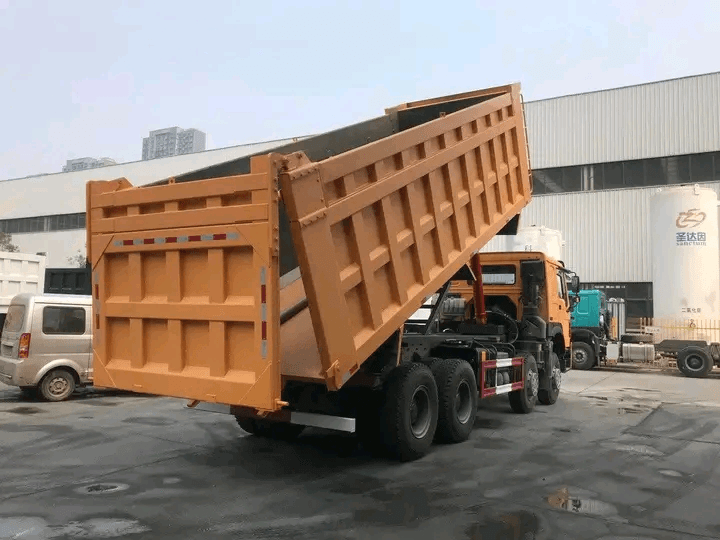Camion SINOTRUK HOWO 8 4 DUMP TRUK - Photo 1