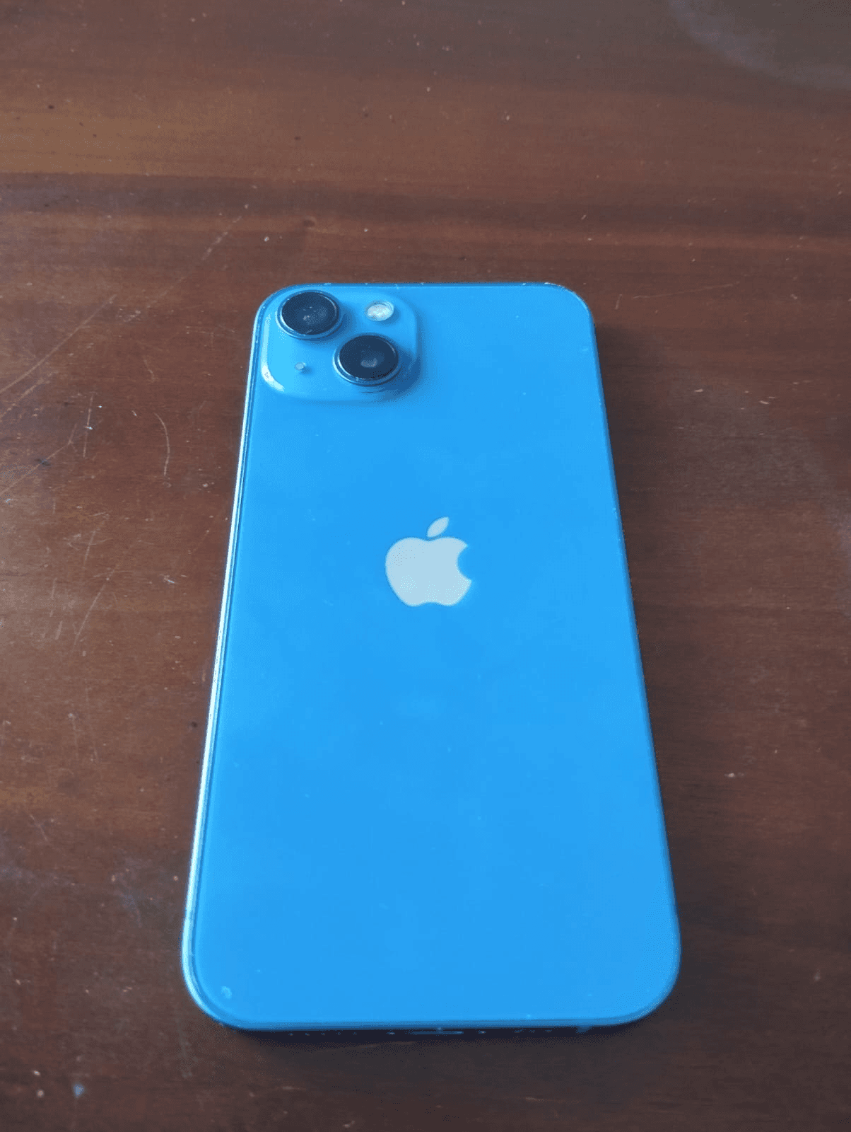 iPhone 13 - Photo 1