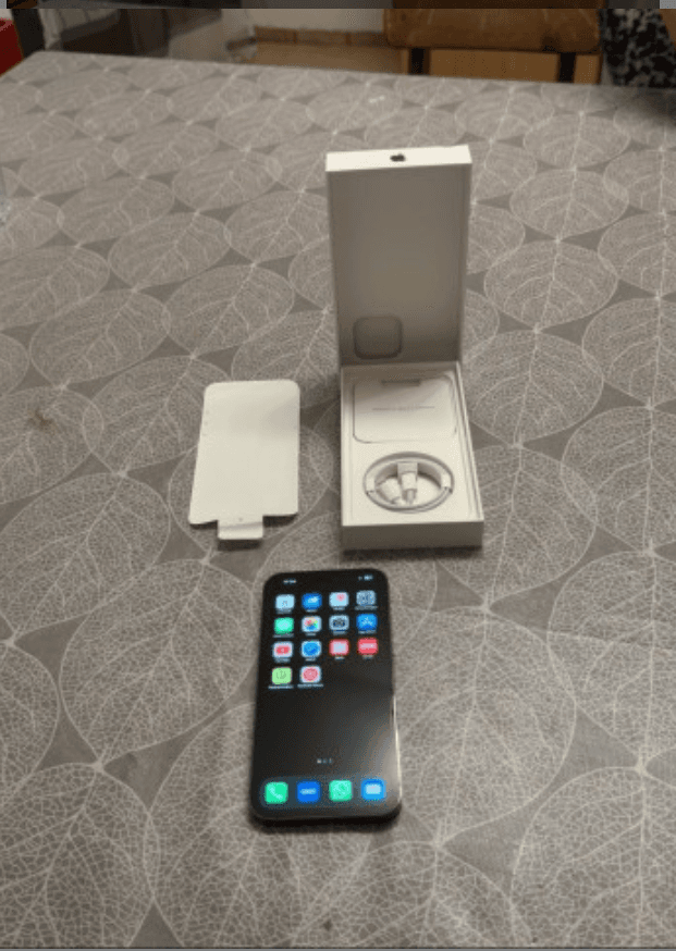 IPhone 15 - Photo 1