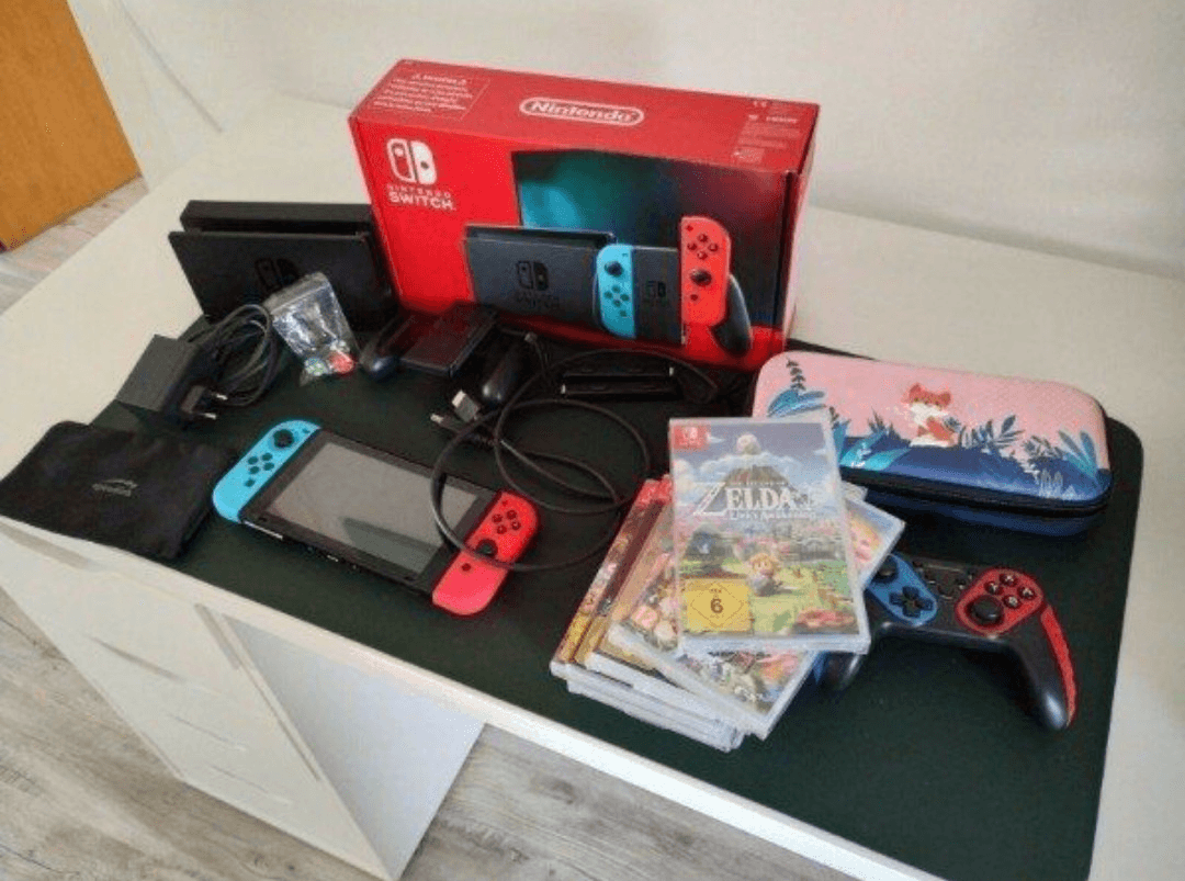 Nintendo Switch - Photo 1