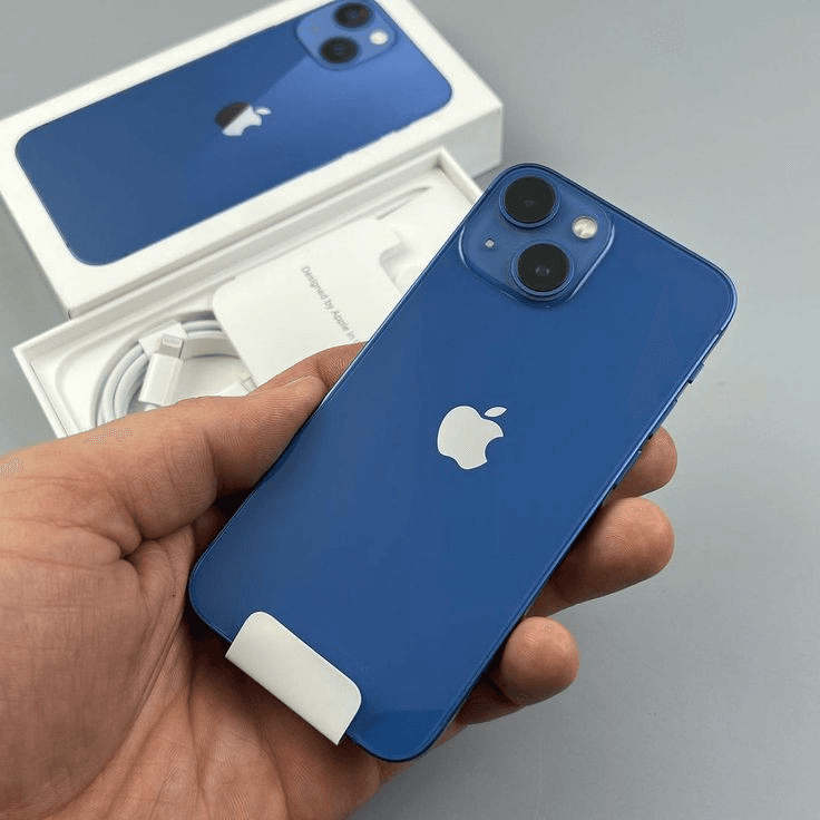 iPhone 13 - Photo 1