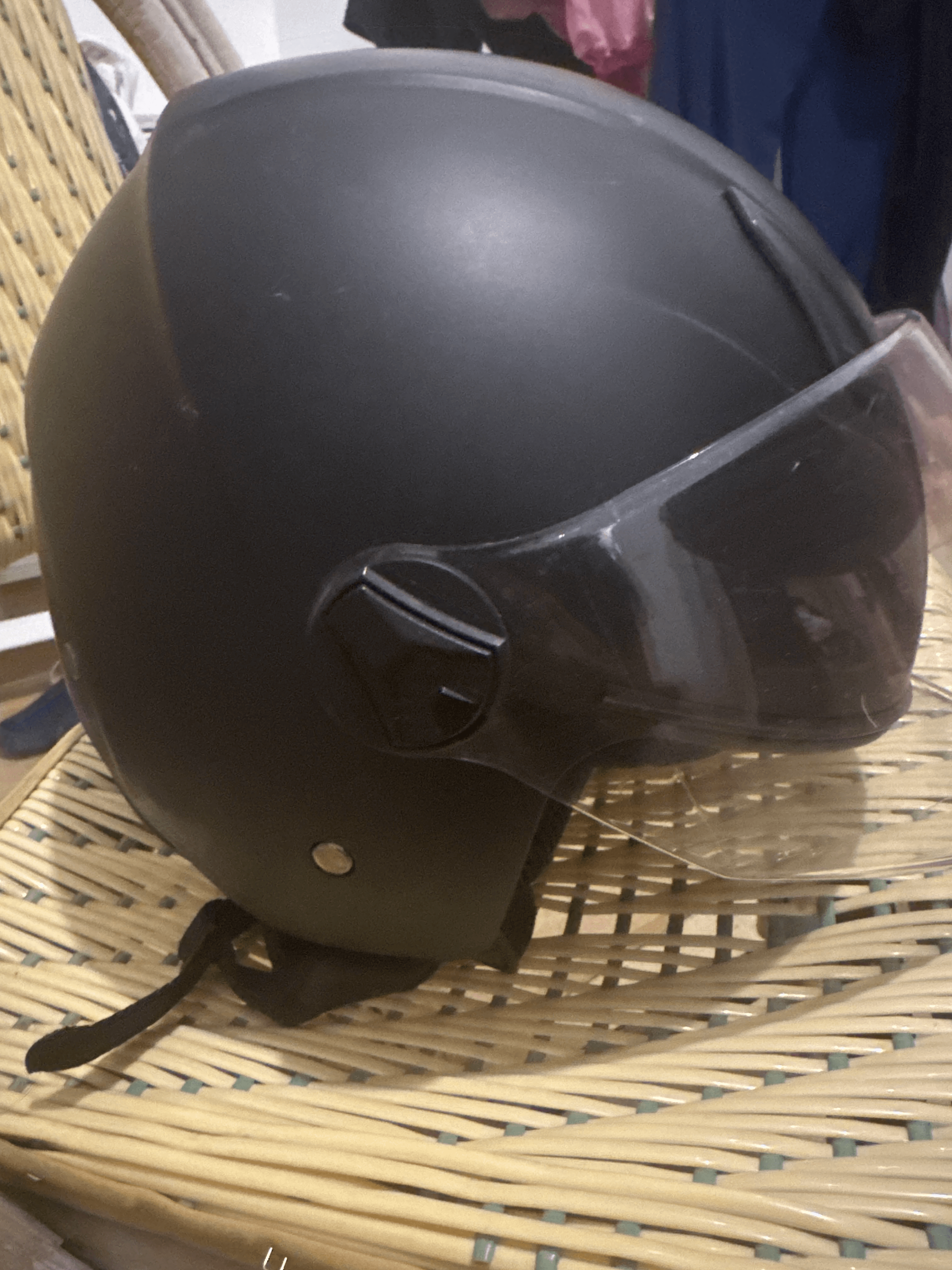 Casque de scooter en excellent état - Photo 1