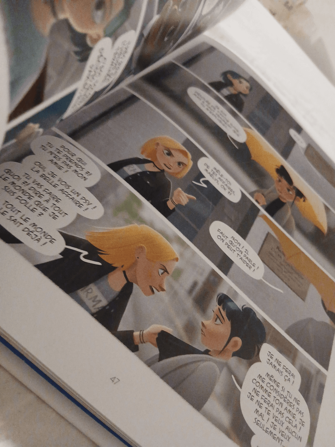 Livre "Elles" - Un voyage au cœur du féminin - Photo 1