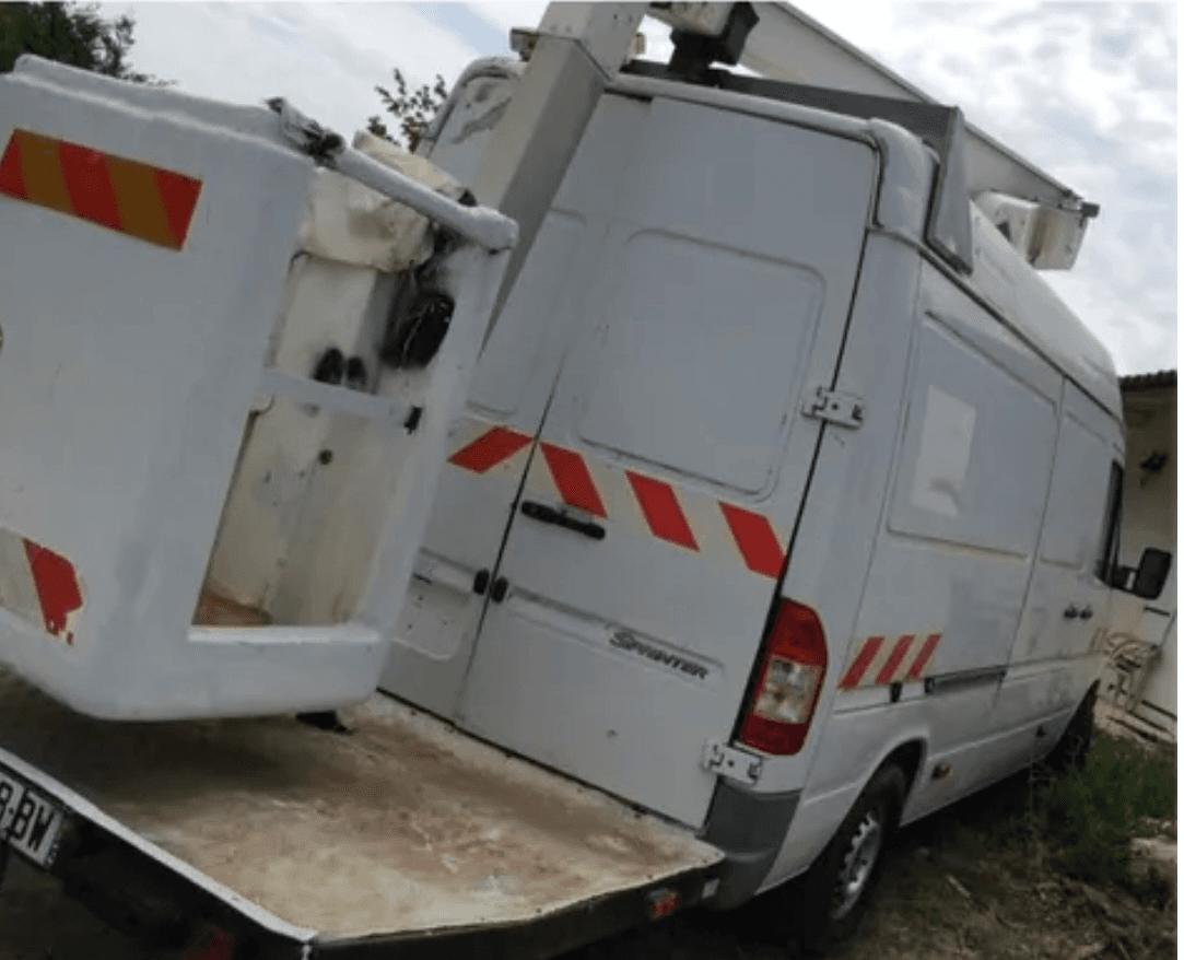 Mercedes Sprinter équipé d'une nacelle à vendre