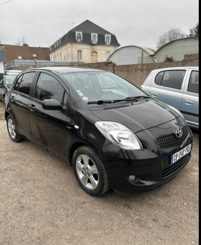 Toyota Yaris - Photo 1