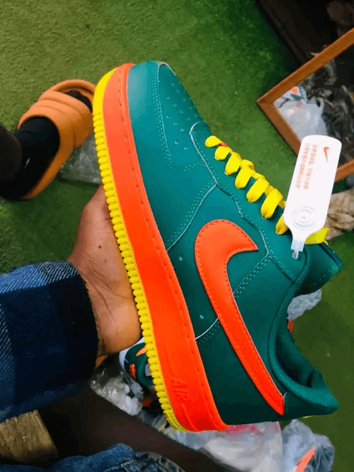 Vente des chaussures de toute qualité - Photo 1