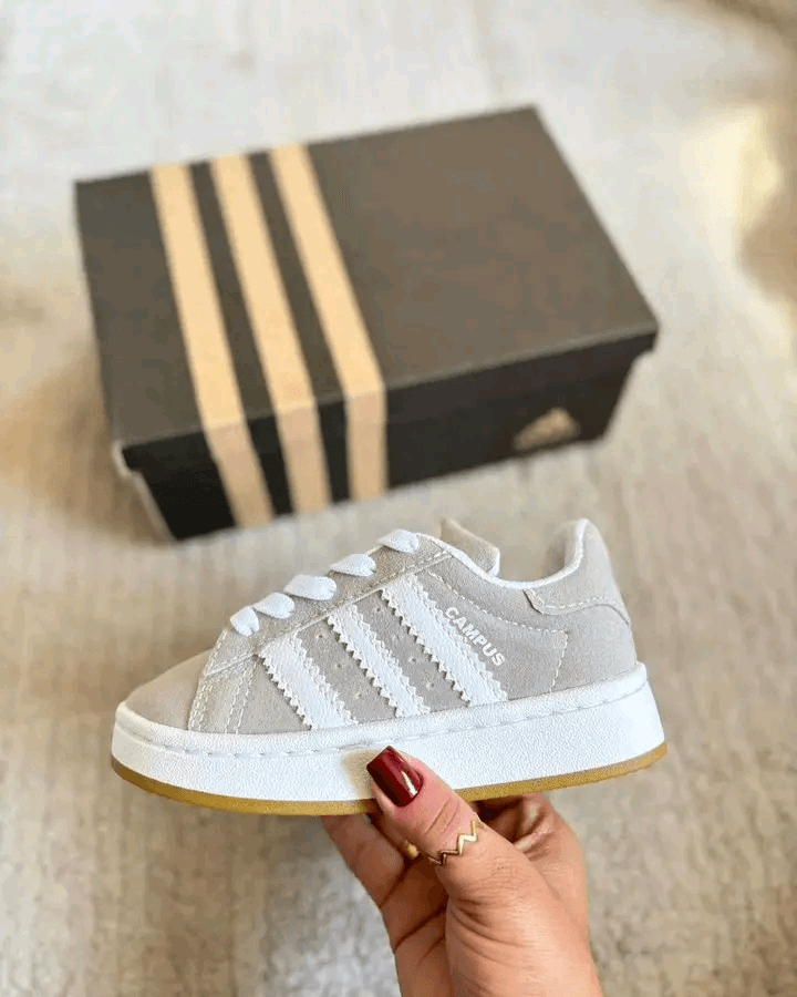 Disponible des baskets adidas - Photo 1